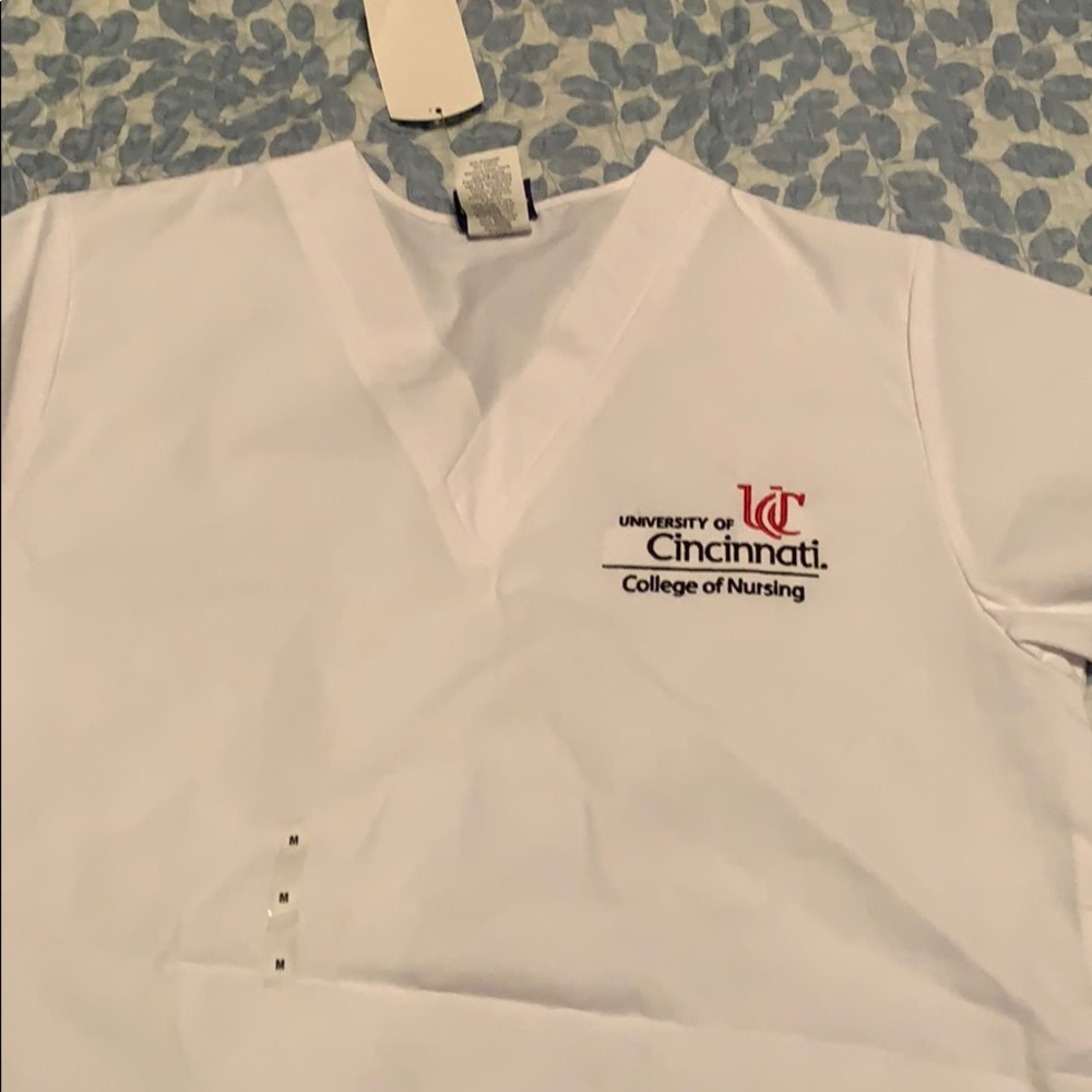 NWT University of Cincinnati scrub top